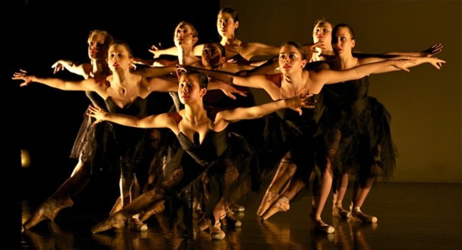 Gallery photo 1 of Zoe Henrot, Dancer and Choreographer