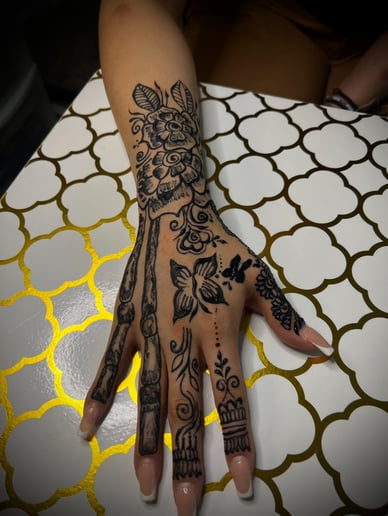 Gallery photo 2 of Zoya's Henna
