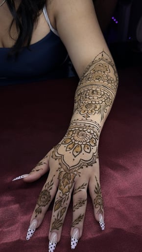 Gallery photo 6 of Zoya's Henna
