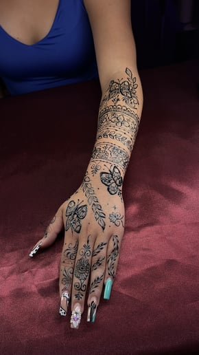 Gallery photo 9 of Zoya's Henna