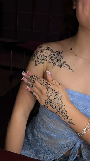 Gallery photo 10 of Zoya's Henna