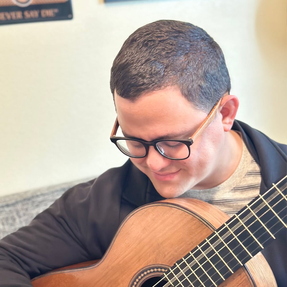 Profile thumbnail image for Classical Guitarist, Raziel Gonzalez