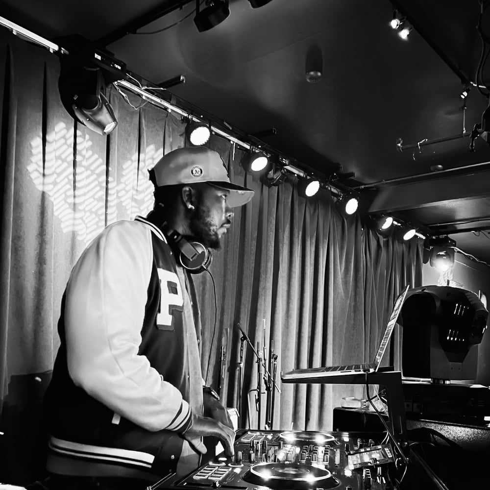 Profile thumbnail image for DJ De Oro