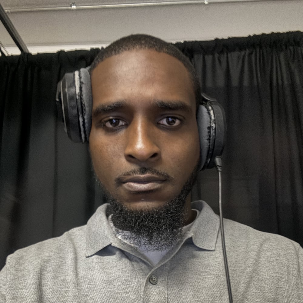 Profile thumbnail image for DJ Zoe Boi