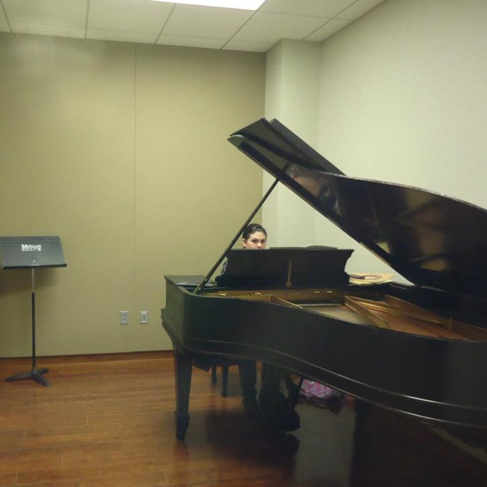 Profile thumbnail image for Elise Bordner- Pianist