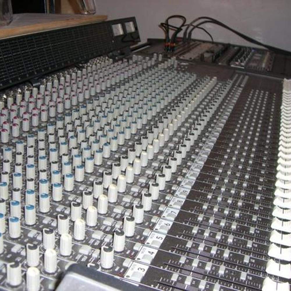 Profile thumbnail image for iStinky Sound & Lighting