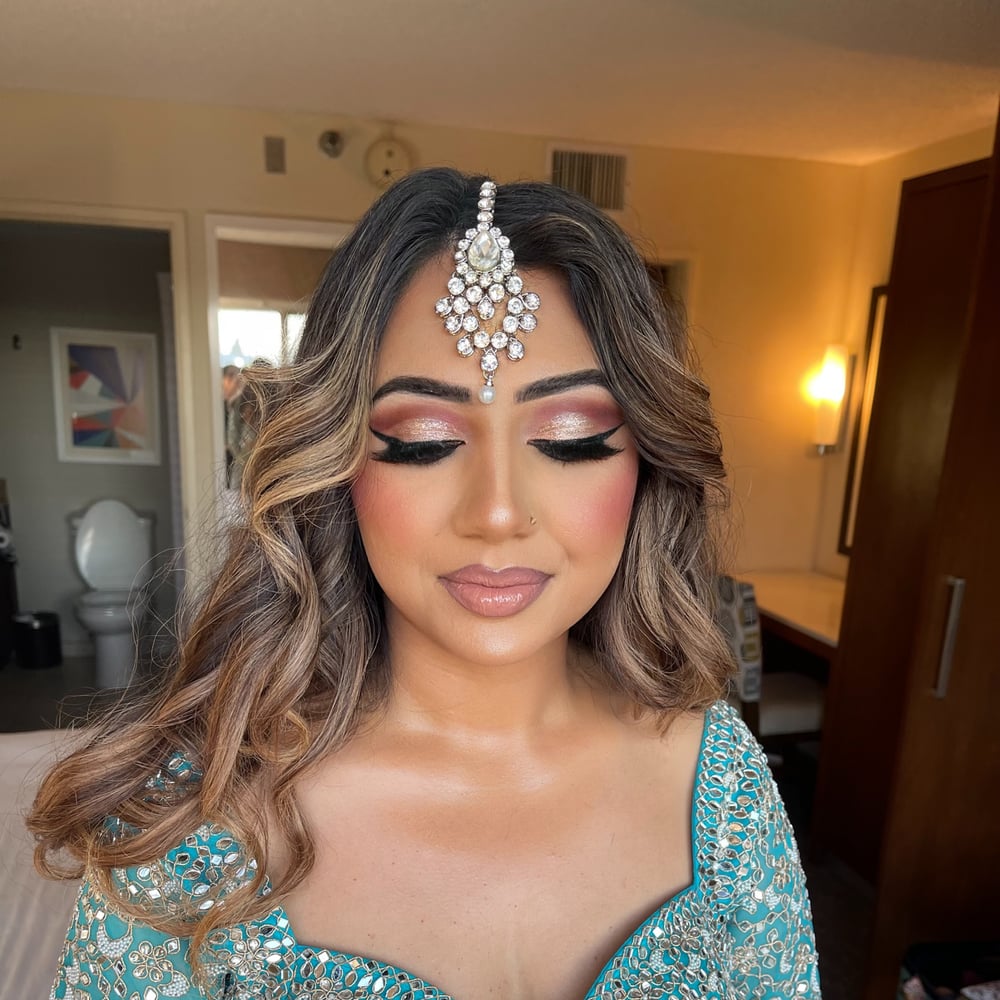 Profile thumbnail image for Makeup by Almas 💎