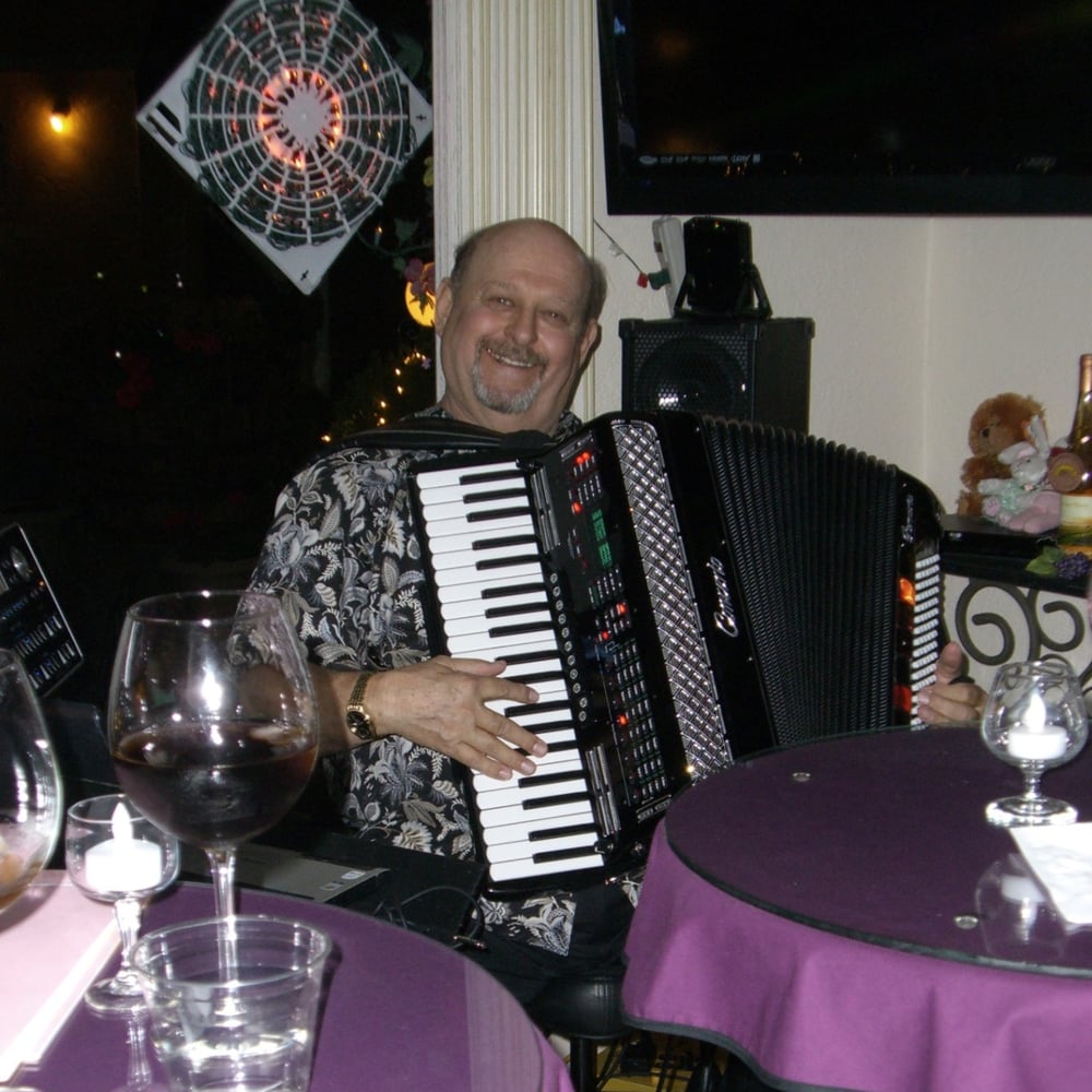 Profile thumbnail image for Paul Kinas, Accordionist