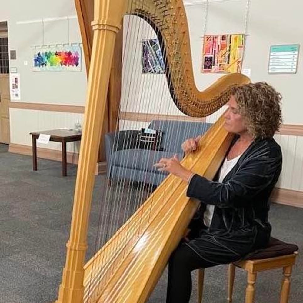 Profile thumbnail image for Ruth Hunter, Harpist