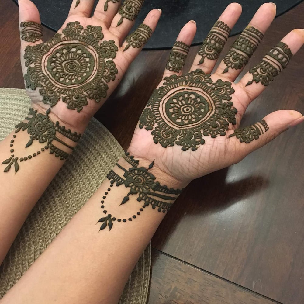 Profile thumbnail image for Samaira henna art