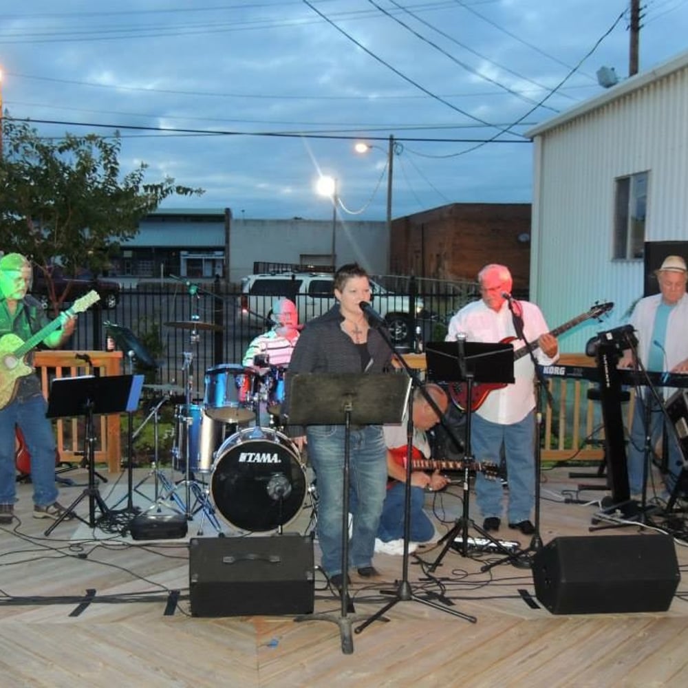 Profile thumbnail image for Telina Rudd and the B102 Band