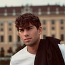 Daniel Sings