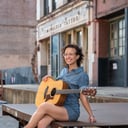 Nicole Springer Sings