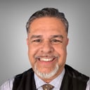Pastor Martín Cisneros, Officiant