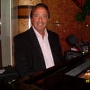 Pianist/vocalist/piano bar entertainer