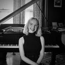 Esmée Gilbert, Piano