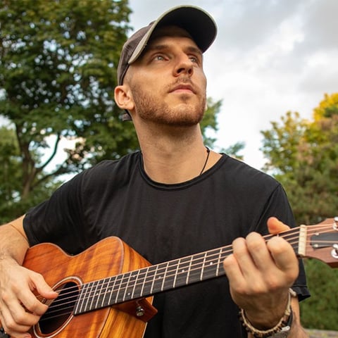 Hire Jamie Oh - Singing Guitarist in Providence, RI | GigSalad
