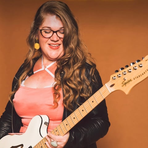 Hire Lisa Mac - Singing Guitarist in Las Vegas, NV | GigSalad