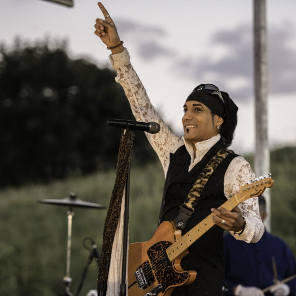Profile thumbnail image for Chase & Ovation~ THEE, PRINCE TRIBUTE!