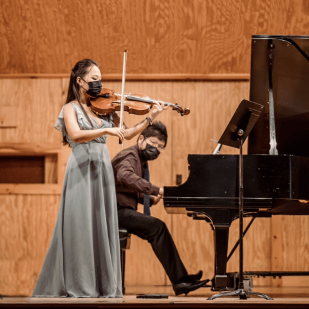 Profile thumbnail image for Classical Violist Looking For Gigs
