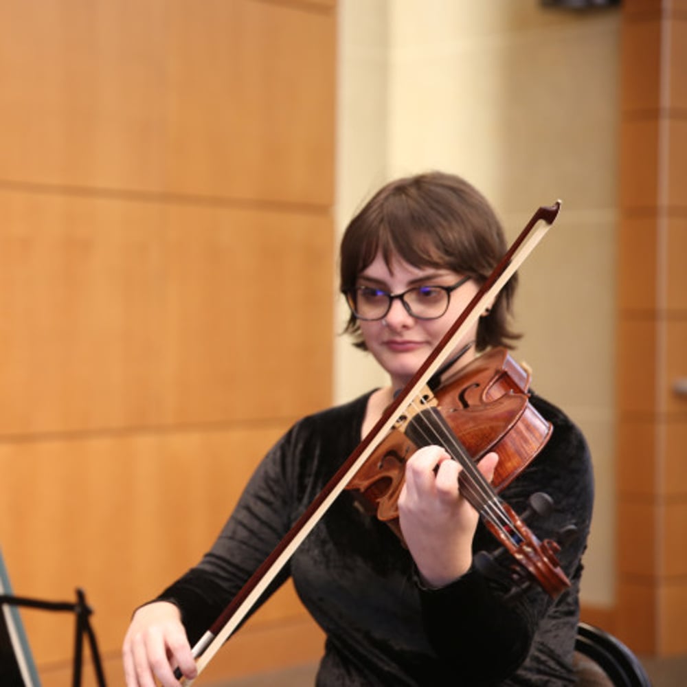Profile thumbnail image for Jessica T, Classically Trained Violist