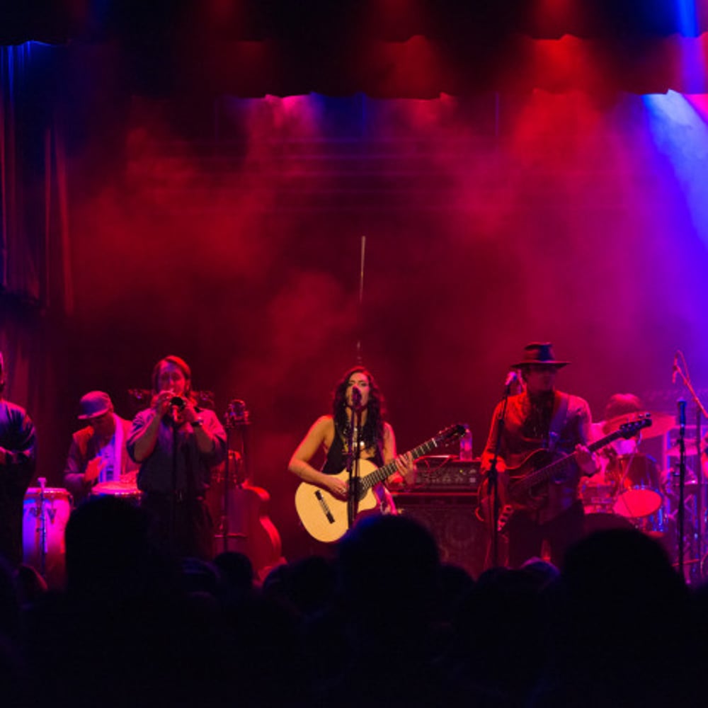 Profile thumbnail image for Cole & The Thornes