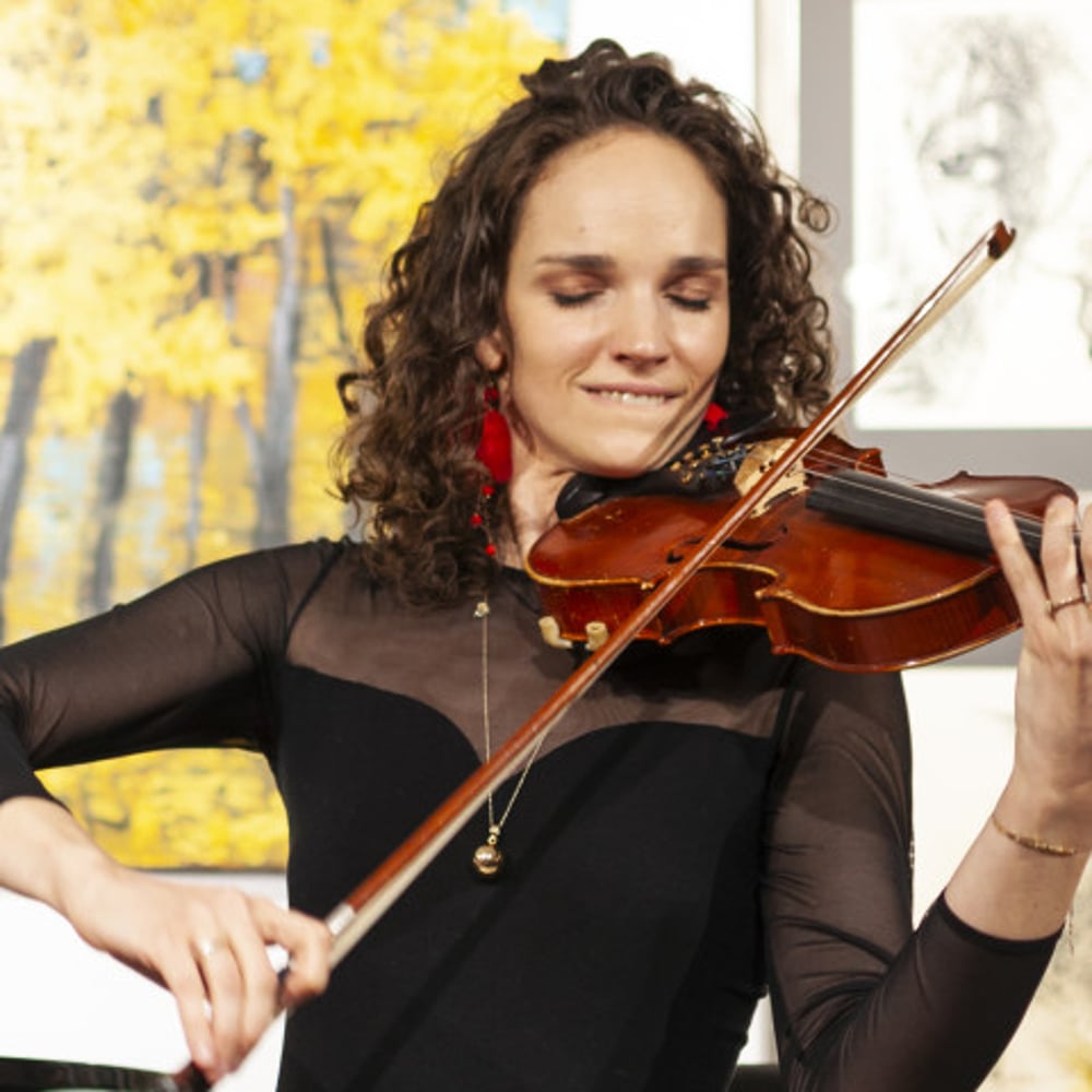 Profile thumbnail image for Dominika - voice, violin and piano