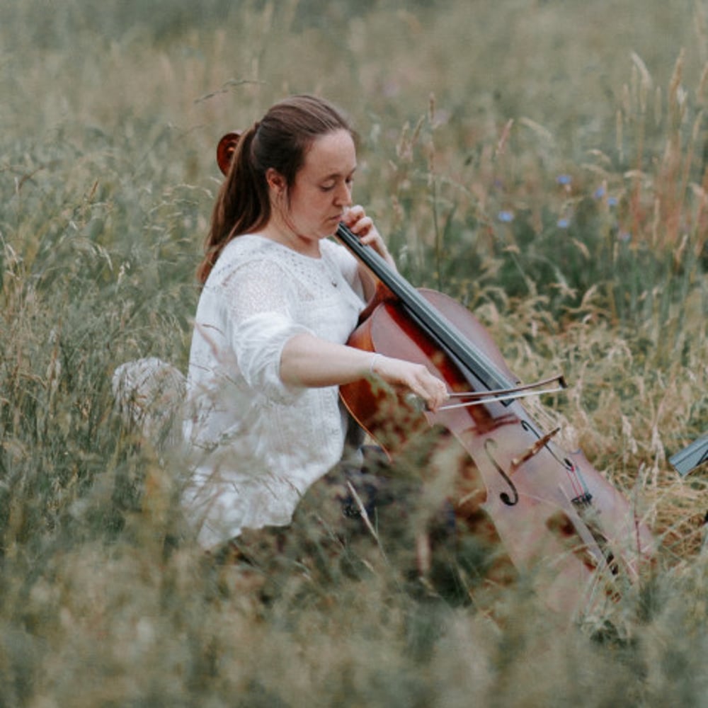 Profile thumbnail image for Elizabeth Donovan, cellist