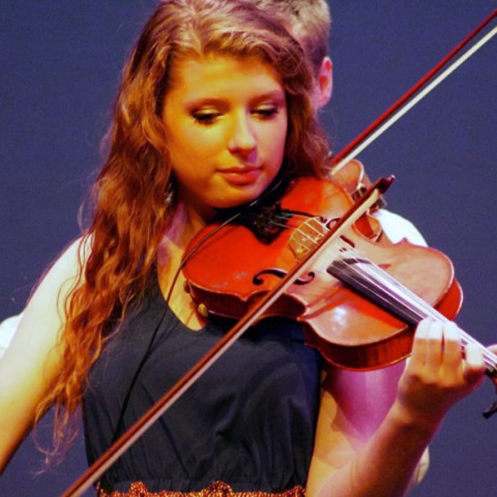 Profile thumbnail image for Mhairi MacCallum - Fiddler/Violinist