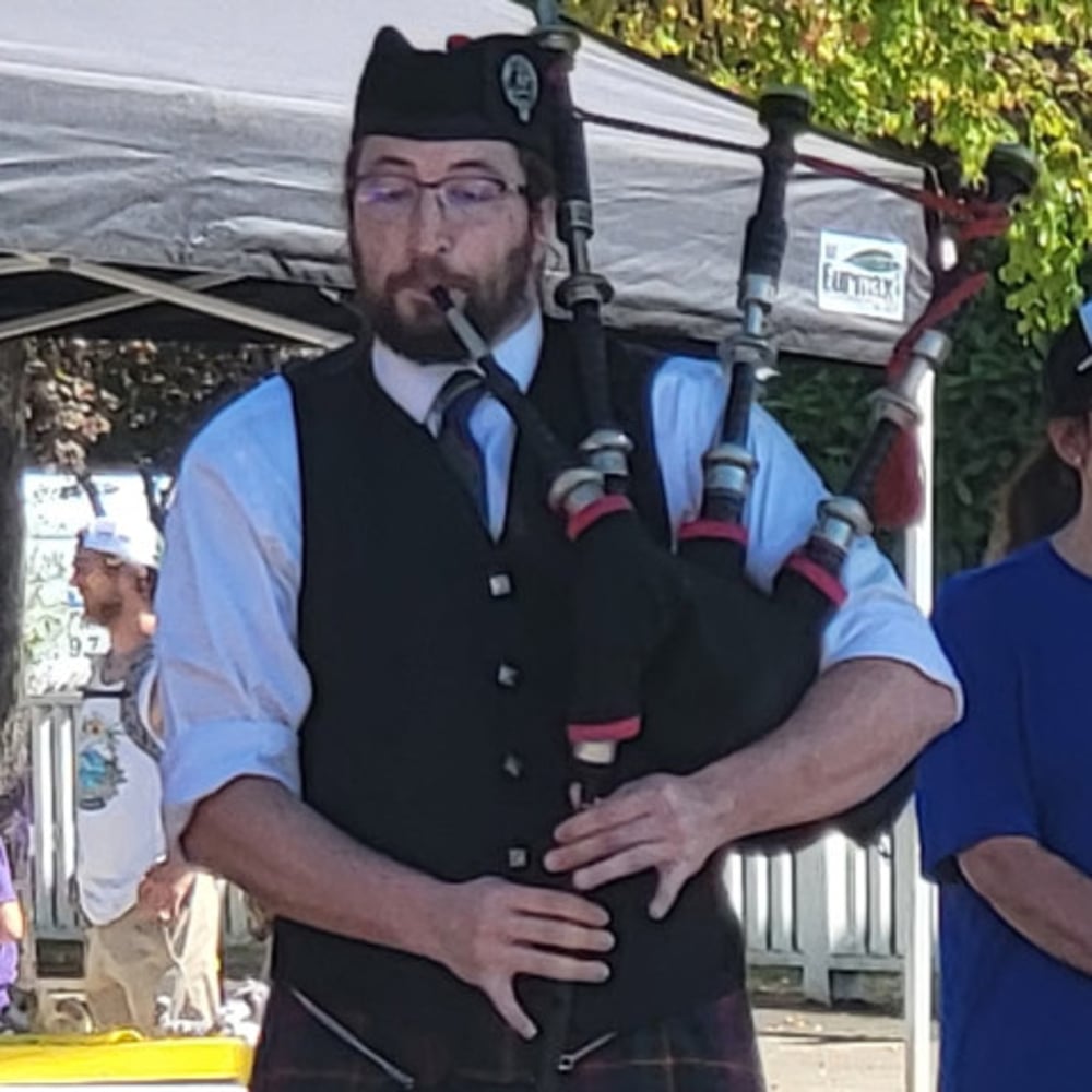 Profile thumbnail image for Flint Yoder - Mid-Valley Bagpiper
