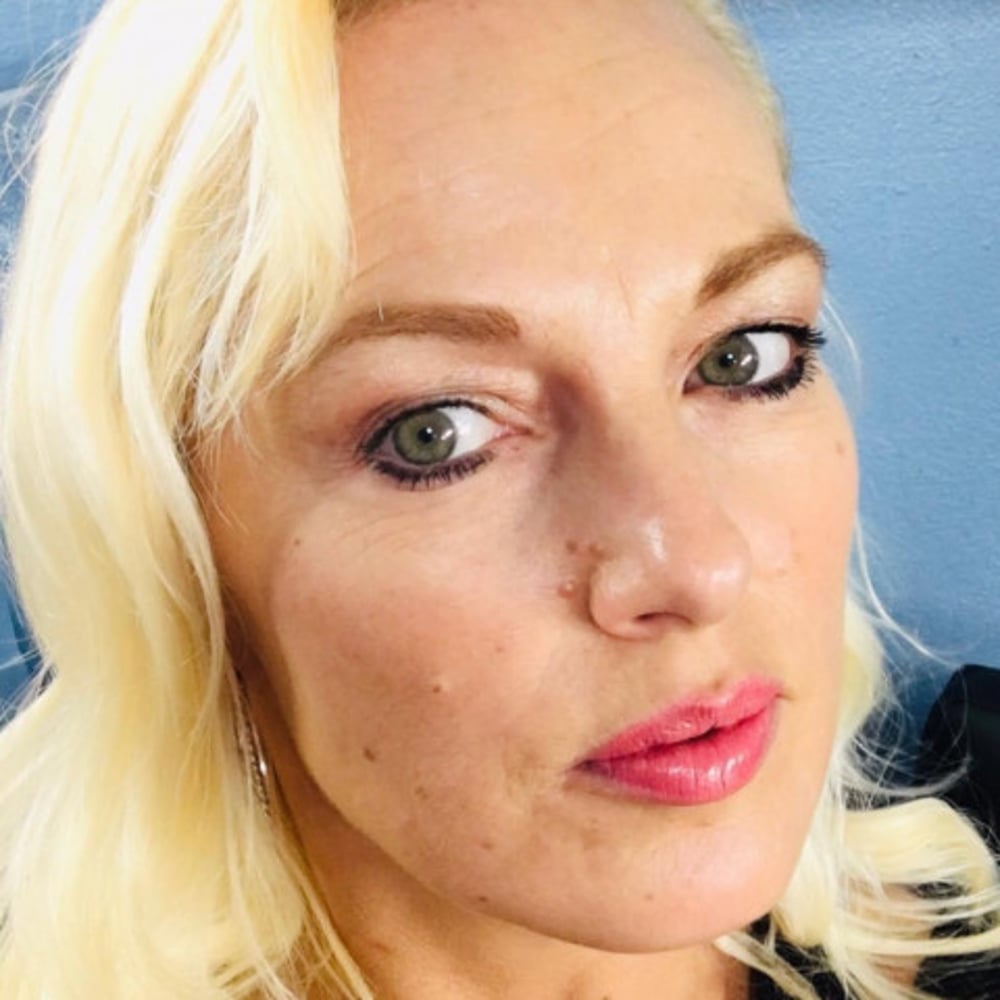 Profile thumbnail image for Holly Roze