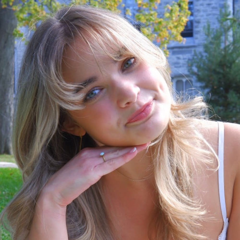 Profile thumbnail image for Julia Deuville