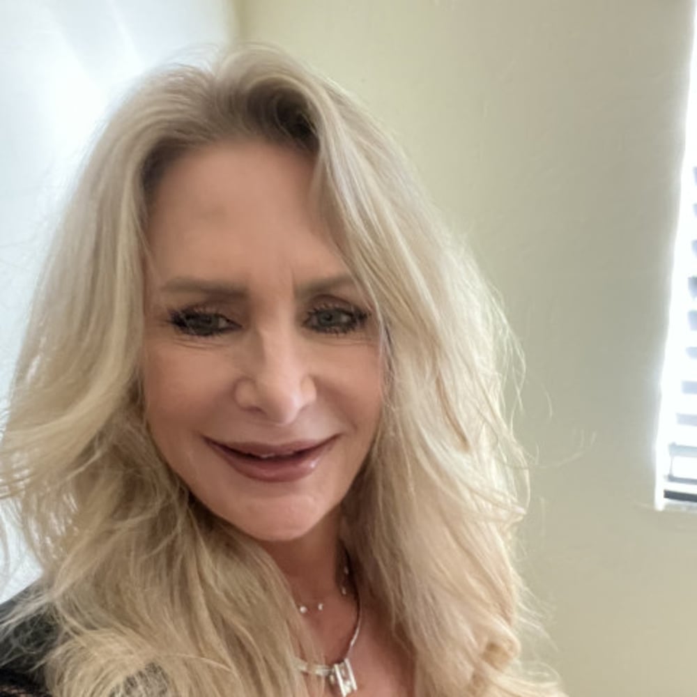 Profile thumbnail image for Kari Koerper  Makeup artistry