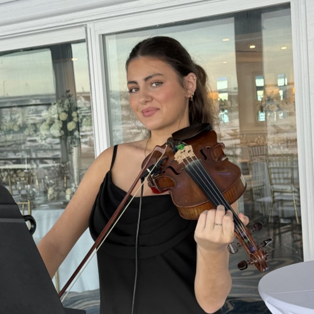 Profile thumbnail image for Live Music by Luna Spasojevic