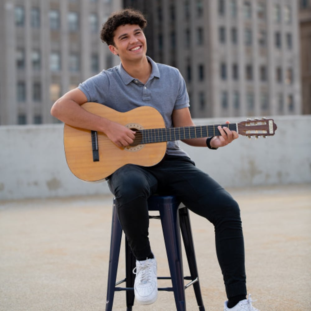 Profile thumbnail image for Pianist/Singer/Guitarist solo performer