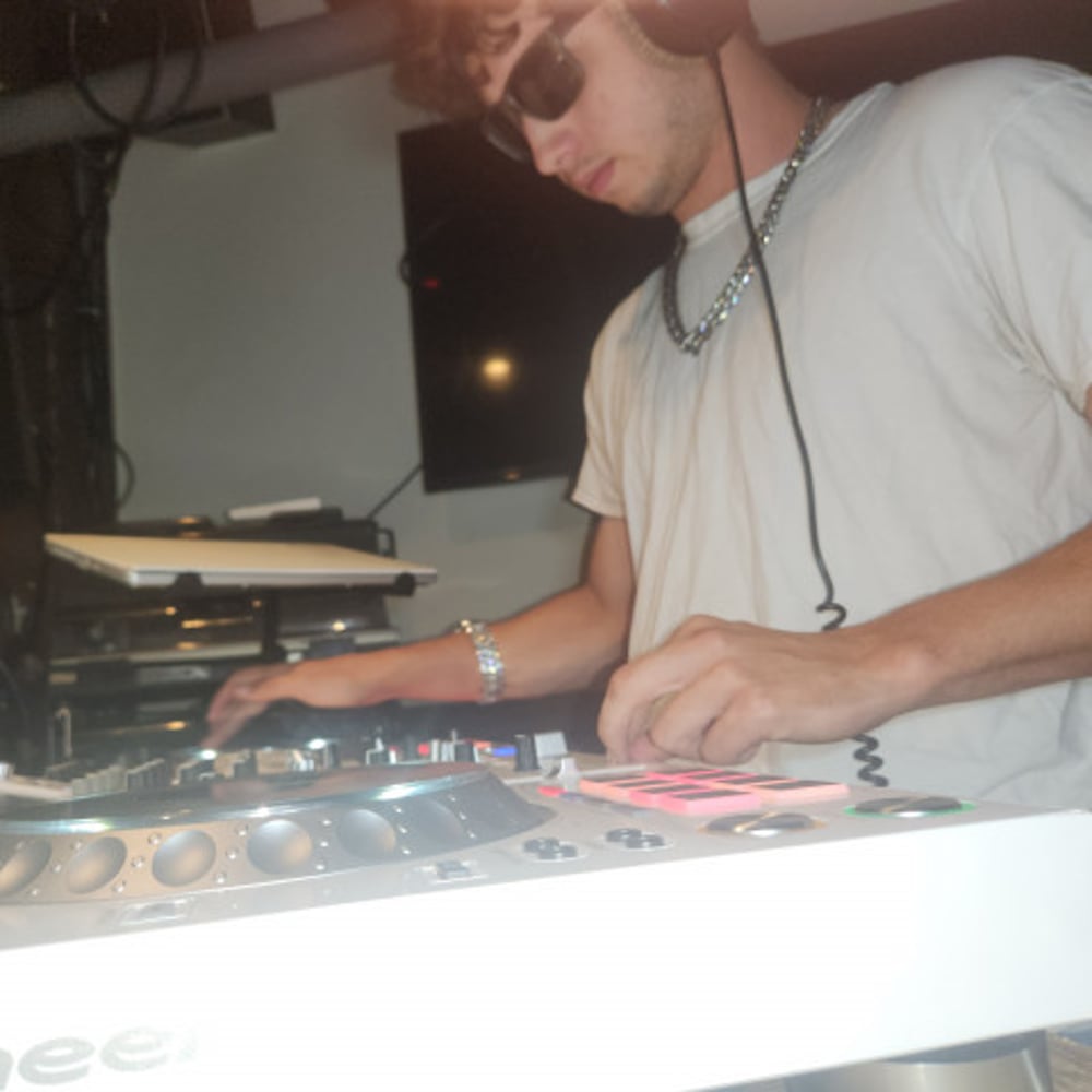Profile thumbnail image for Professional Club DJ