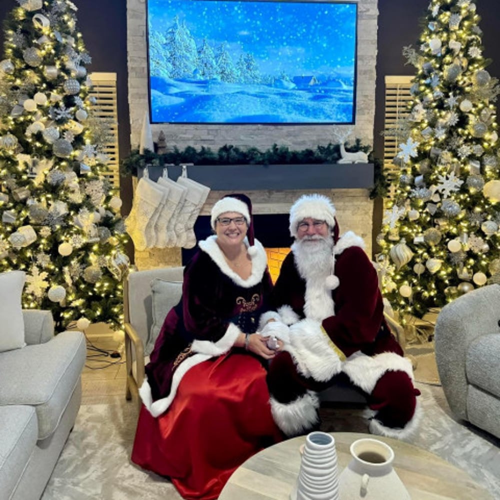 Profile thumbnail image for Santa and Mrs Claus of Delaware