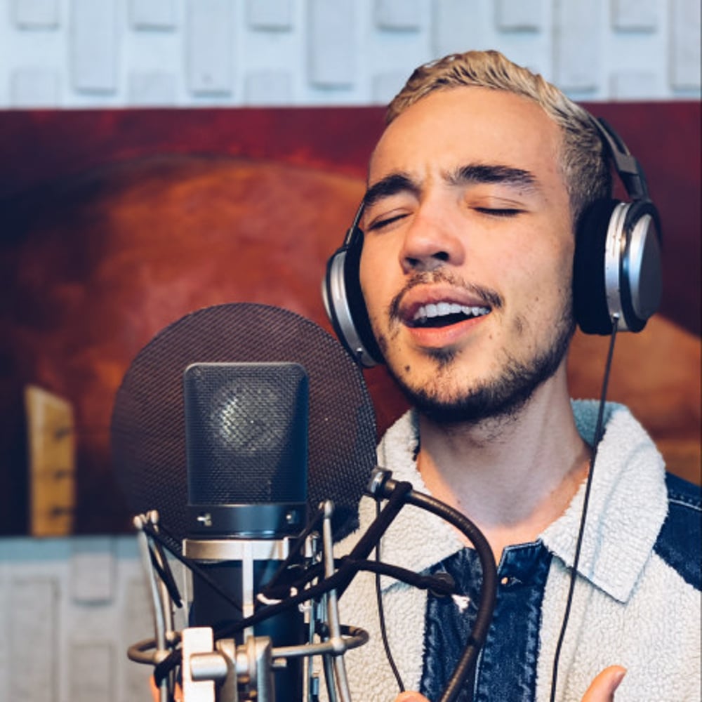 Profile thumbnail image for Singer and Pianist JP