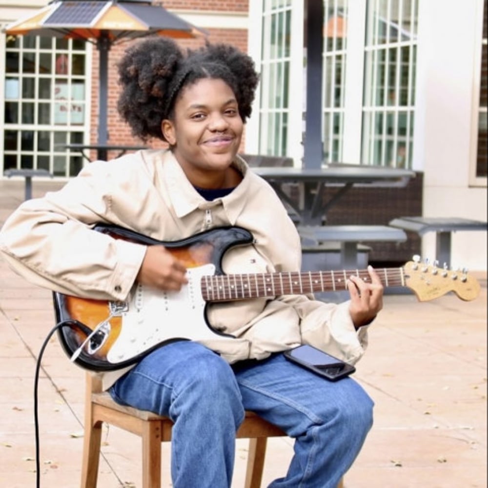Profile thumbnail image for Singing Guitarist and Classical Violist