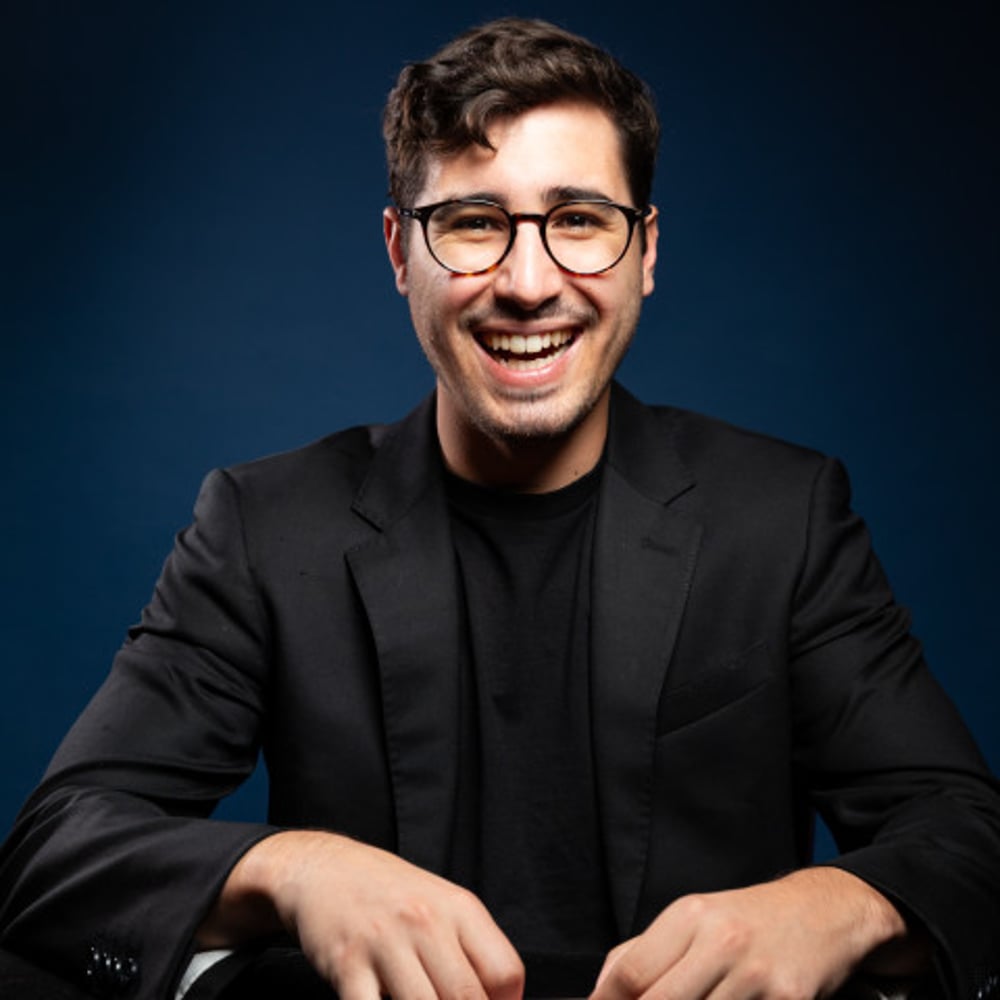 Profile thumbnail image for Strolling Magic and Custom Magic Shows