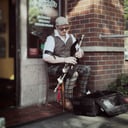 Irish (uilleann) bagpiper
