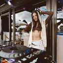 Jerusha Hybrid DJ-Singing Set