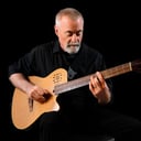 Paul Elwood, singing guitarist