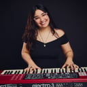 Emma Hewson - Singing Pianist