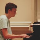 Kenan, Pianist
