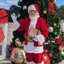 Santa Lee