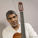 Solo guitarist