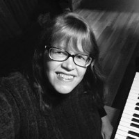 Small thumbnail image for reviewer Linnea M.